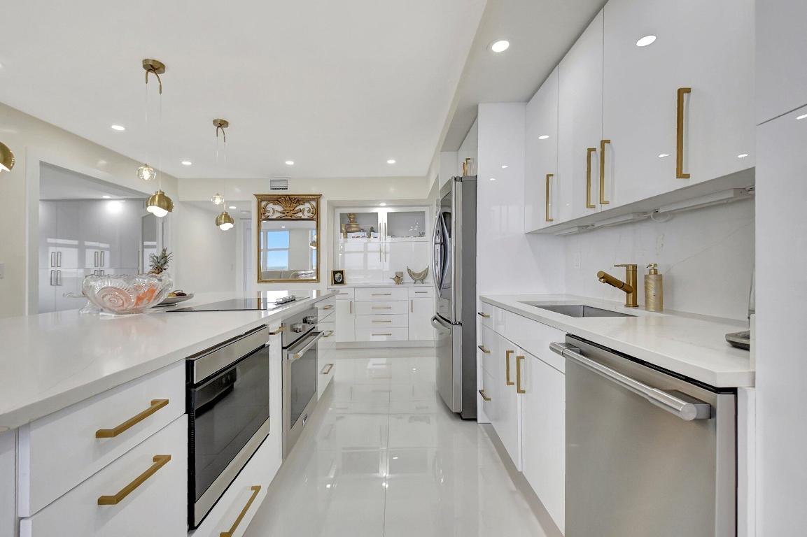 AQUARIUS CONDO - Residential