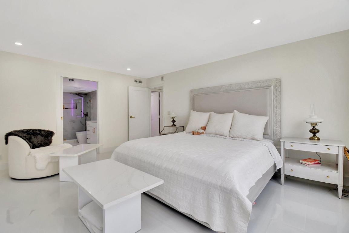 AQUARIUS CONDO - Residential