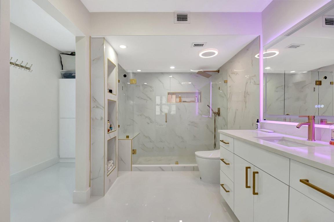 AQUARIUS CONDO - Residential