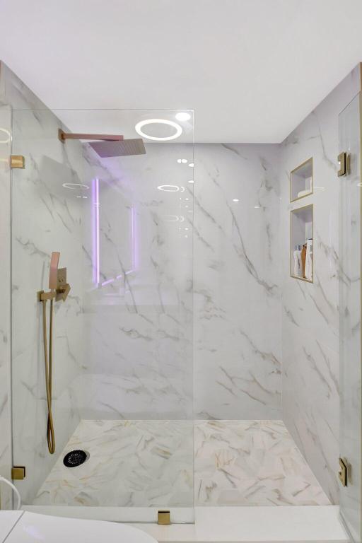 AQUARIUS CONDO - Residential