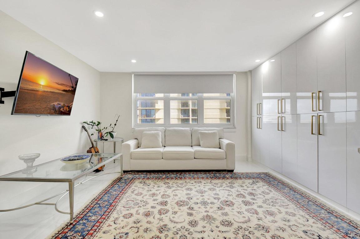 AQUARIUS CONDO - Residential