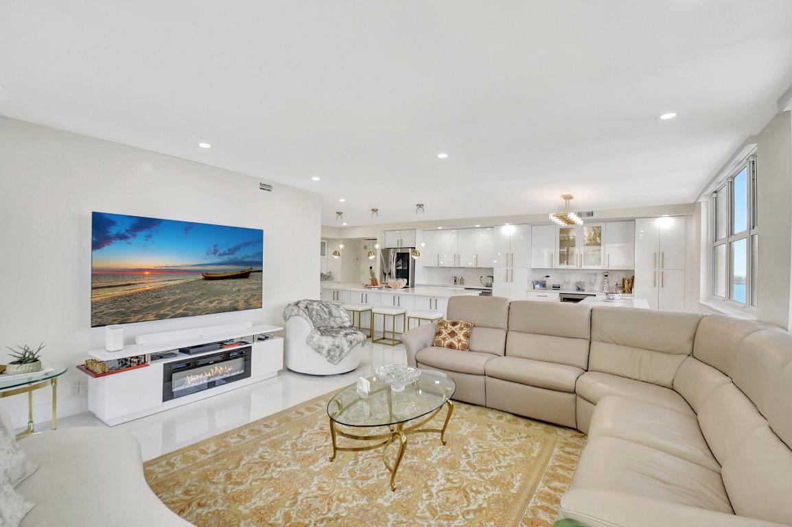 AQUARIUS CONDO - Residential