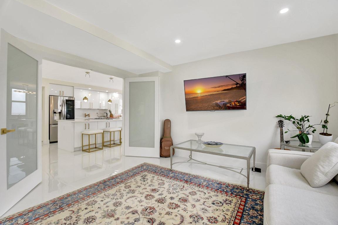 AQUARIUS CONDO - Residential