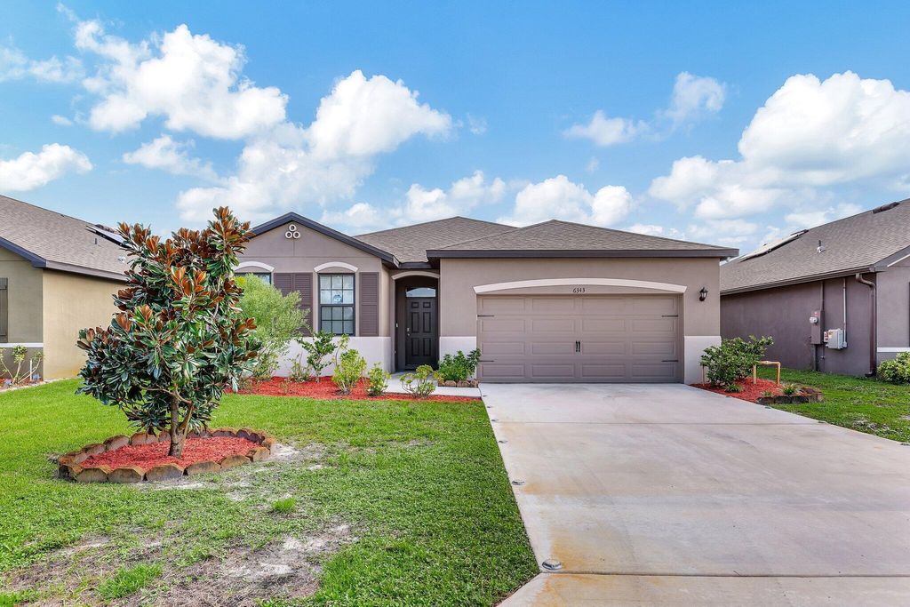 Photo of 6343 NW Regent Street, Port Saint Lucie, FL 34983 (MLS # R11164097)