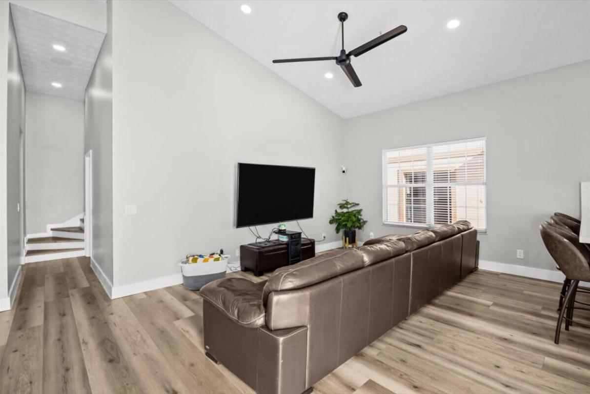 561 Nettles Boulevard