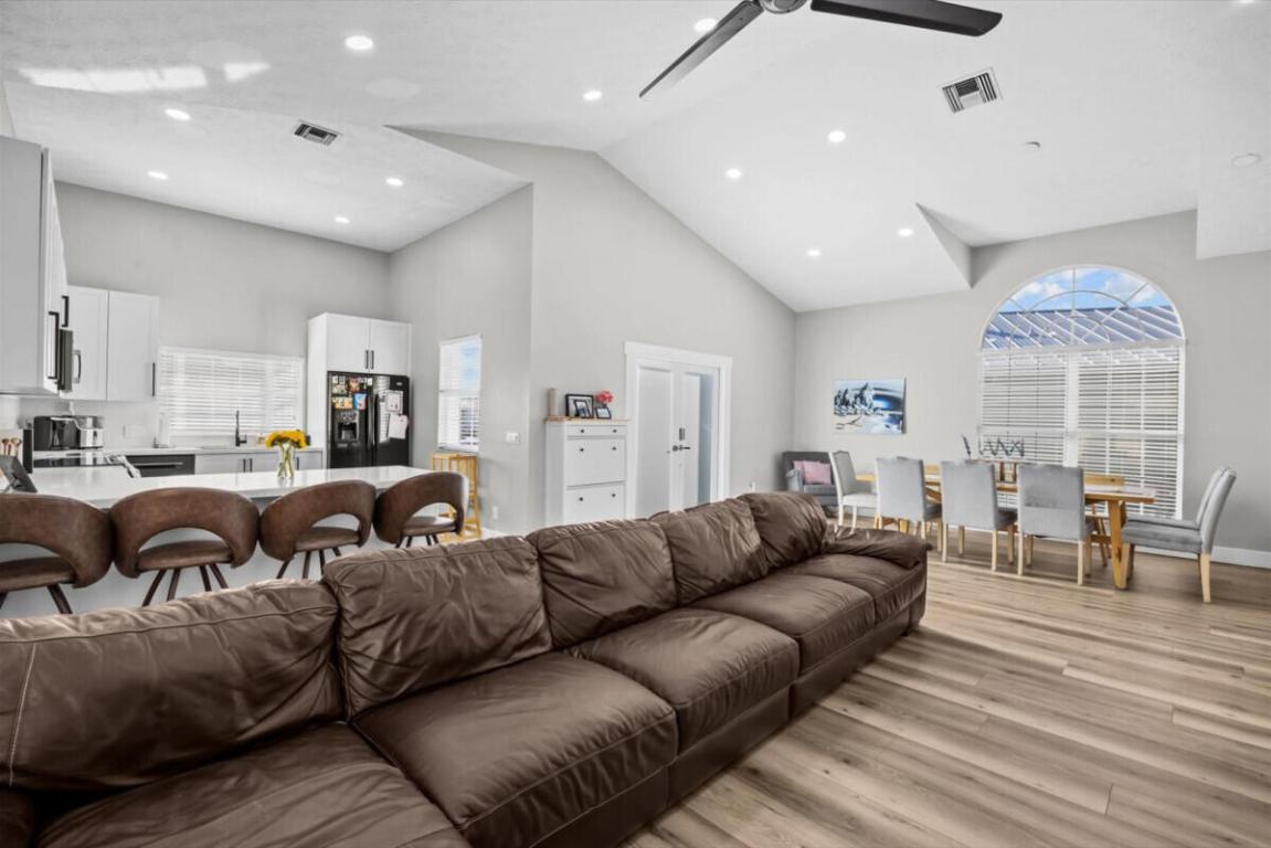 561 Nettles Boulevard