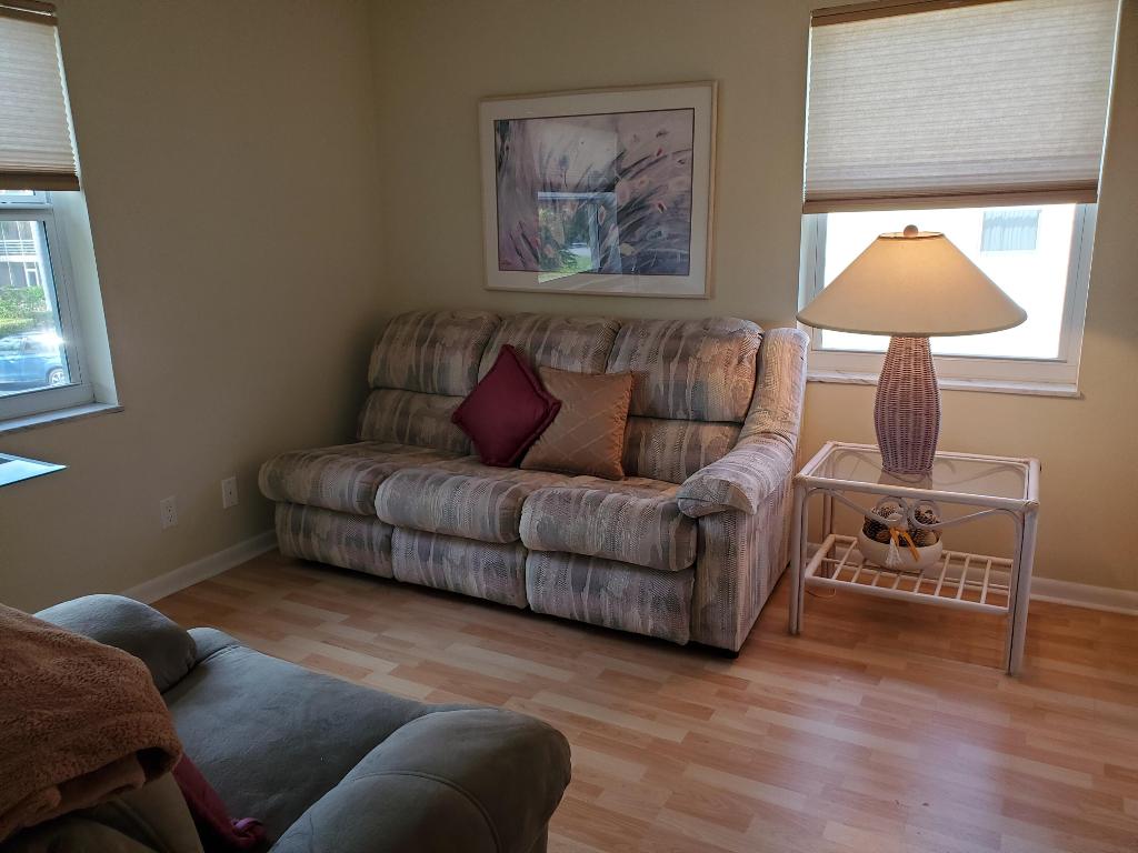 VILLAS ON THE GREEN CONDO - Residential