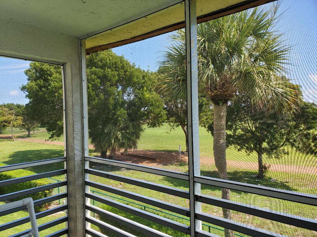 VILLAS ON THE GREEN CONDO - Residential