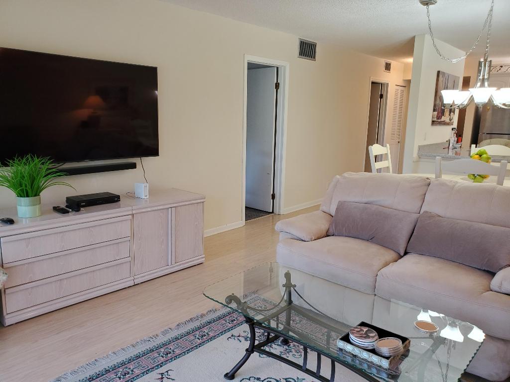 VILLAS ON THE GREEN CONDO - Residential