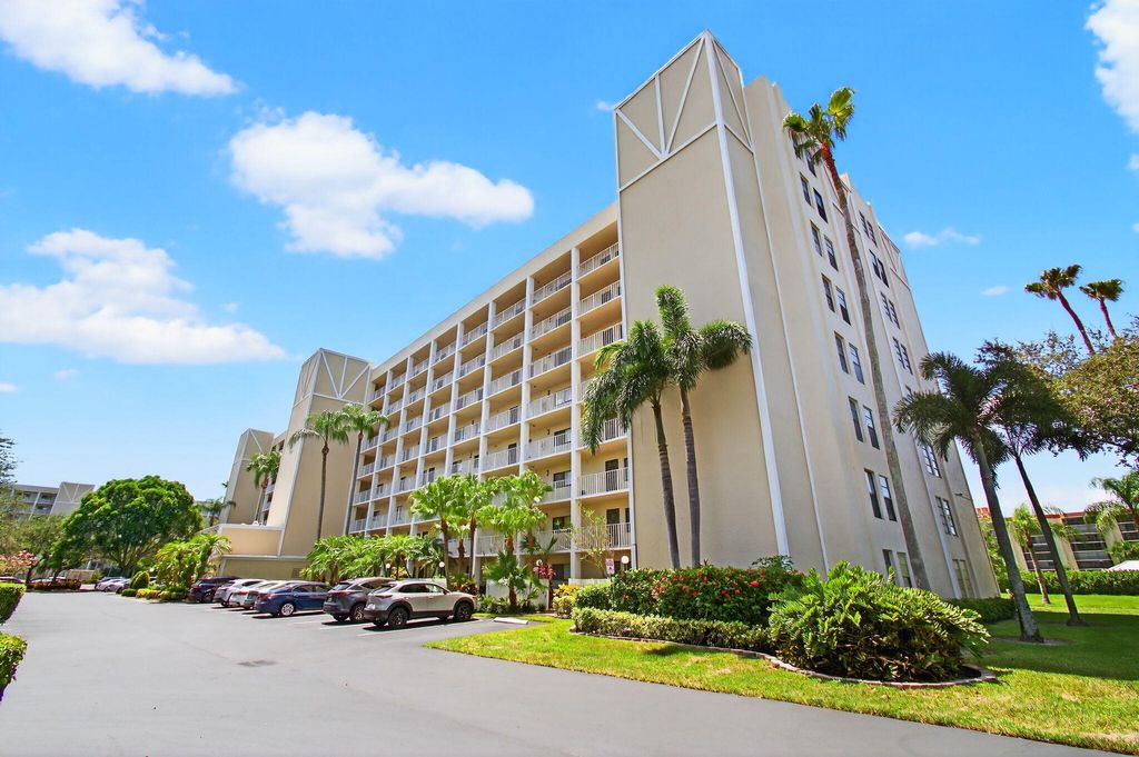 Photo of 7290 Kinghurst Drive #405, Delray Beach, FL 33446 (MLS # R11109529)