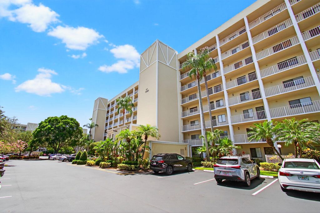 Photo of 7290 Kinghurst Drive #405, Delray Beach, FL 33446 (MLS # R11109529)