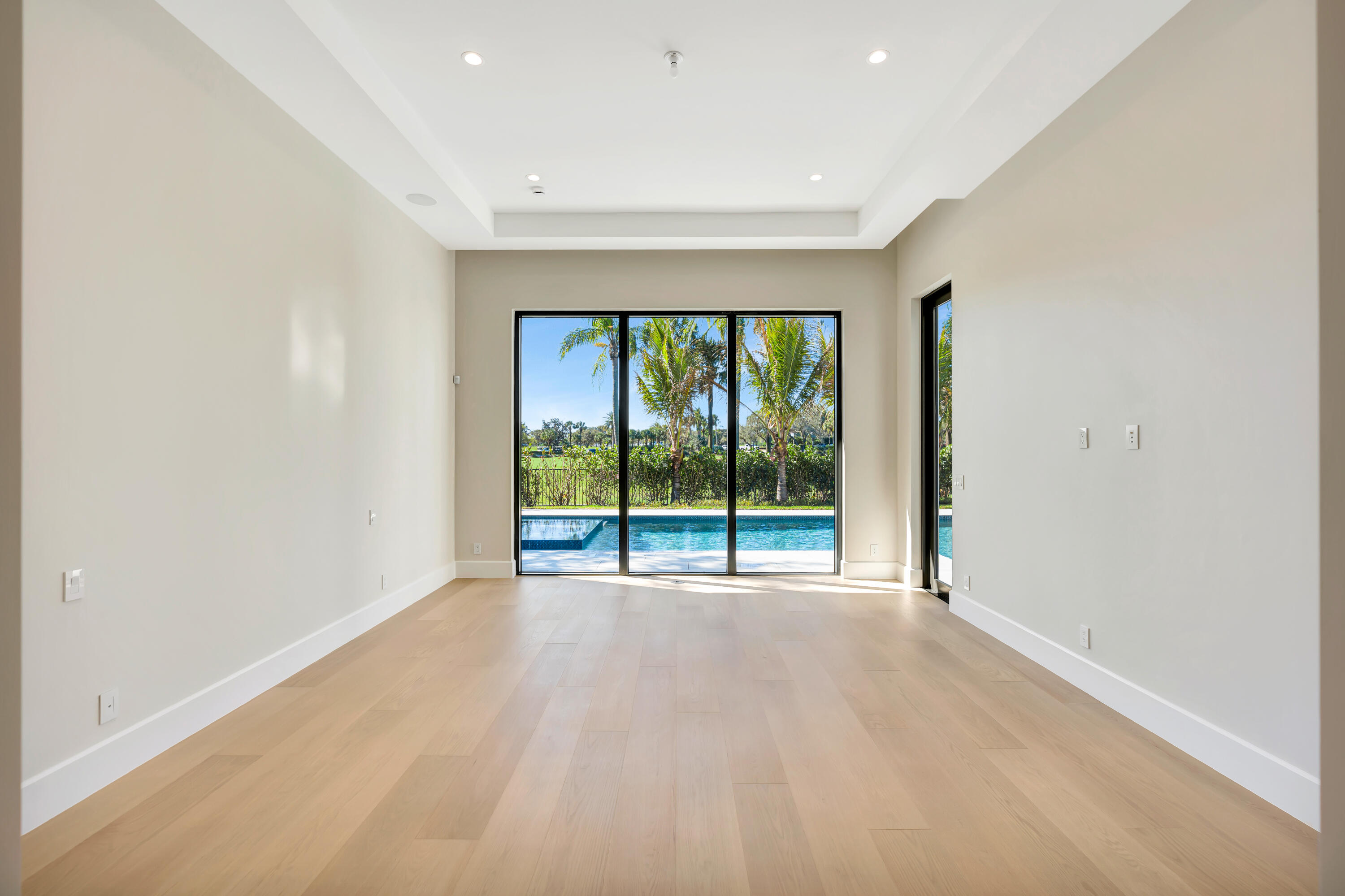 ADMIRALS COVE - Residential