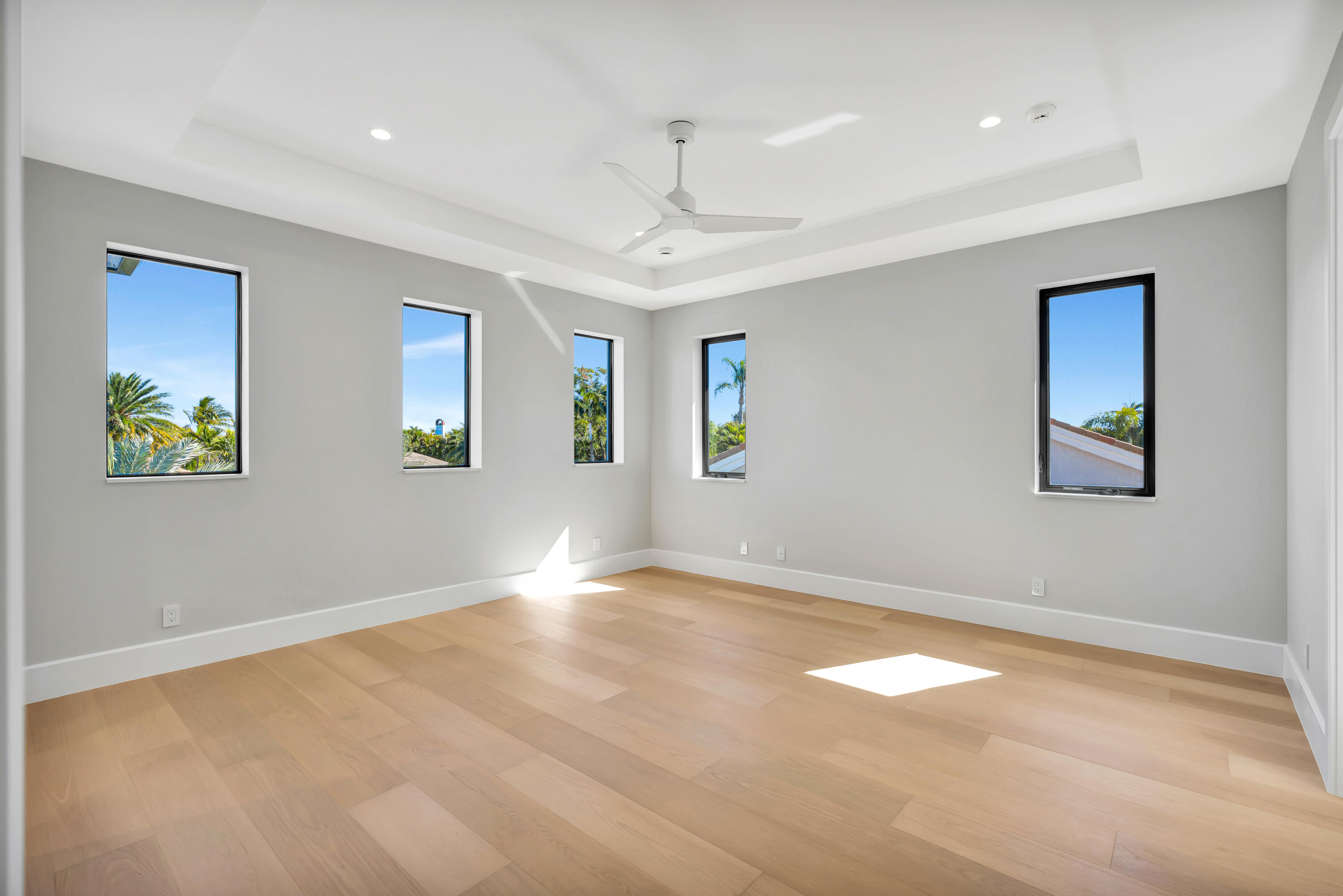 ADMIRALS COVE - Residential