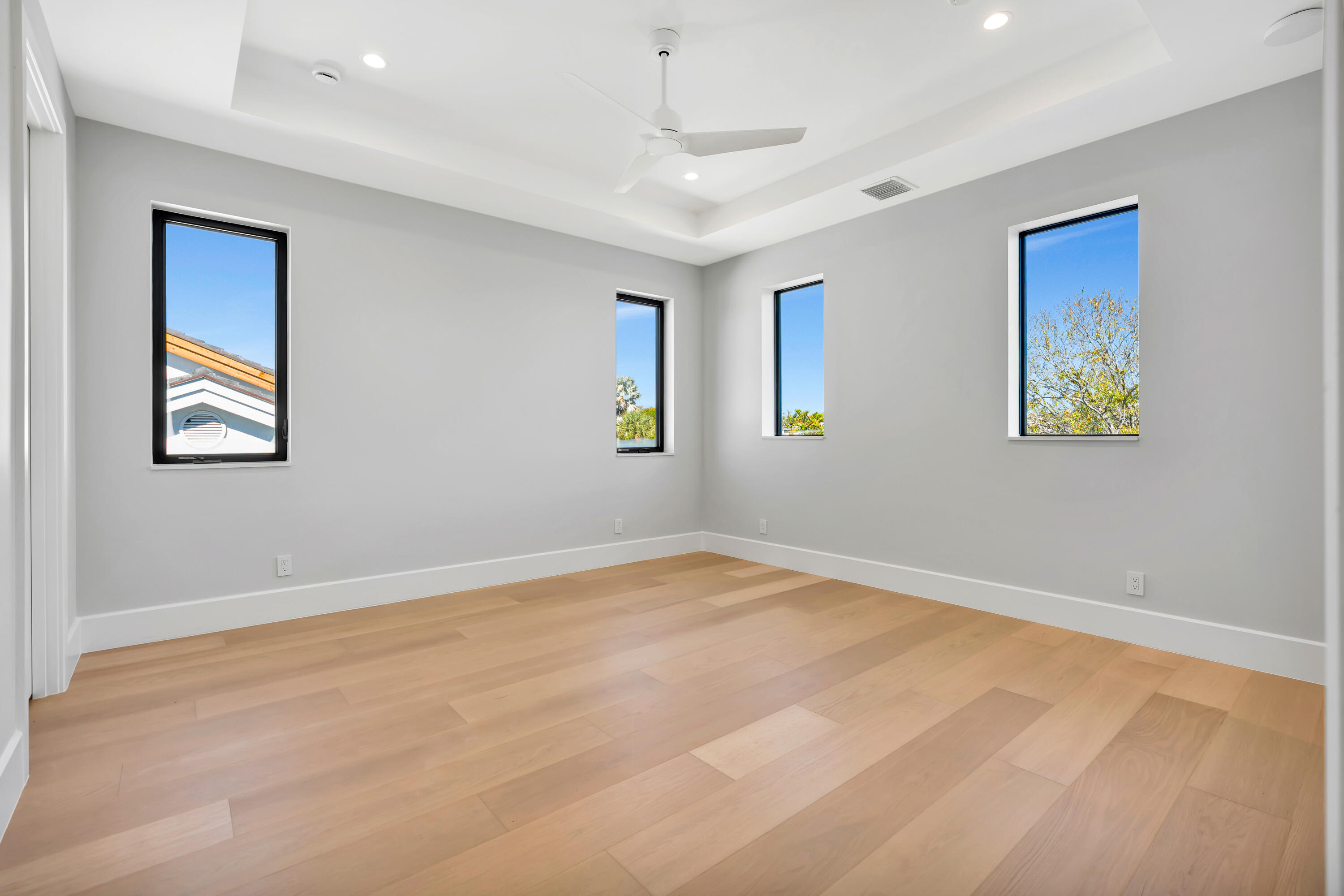 ADMIRALS COVE - Residential