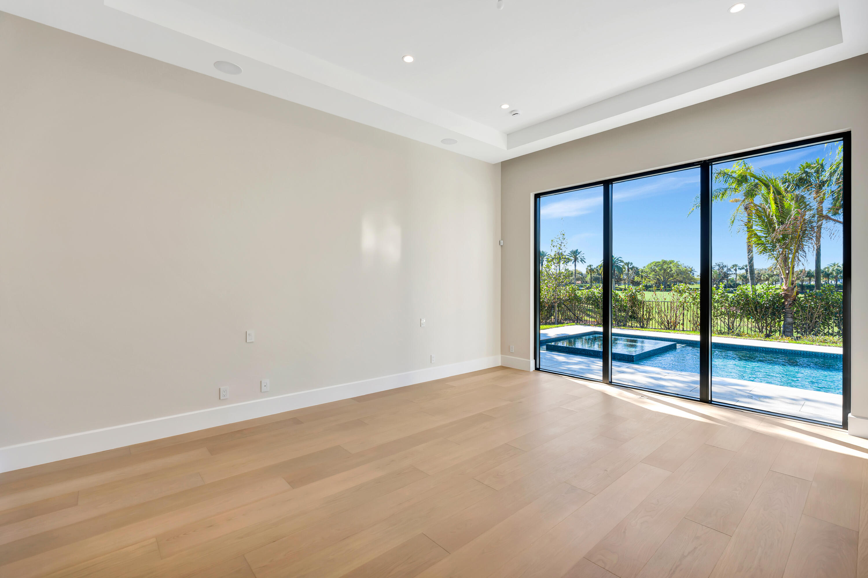 ADMIRALS COVE - Residential