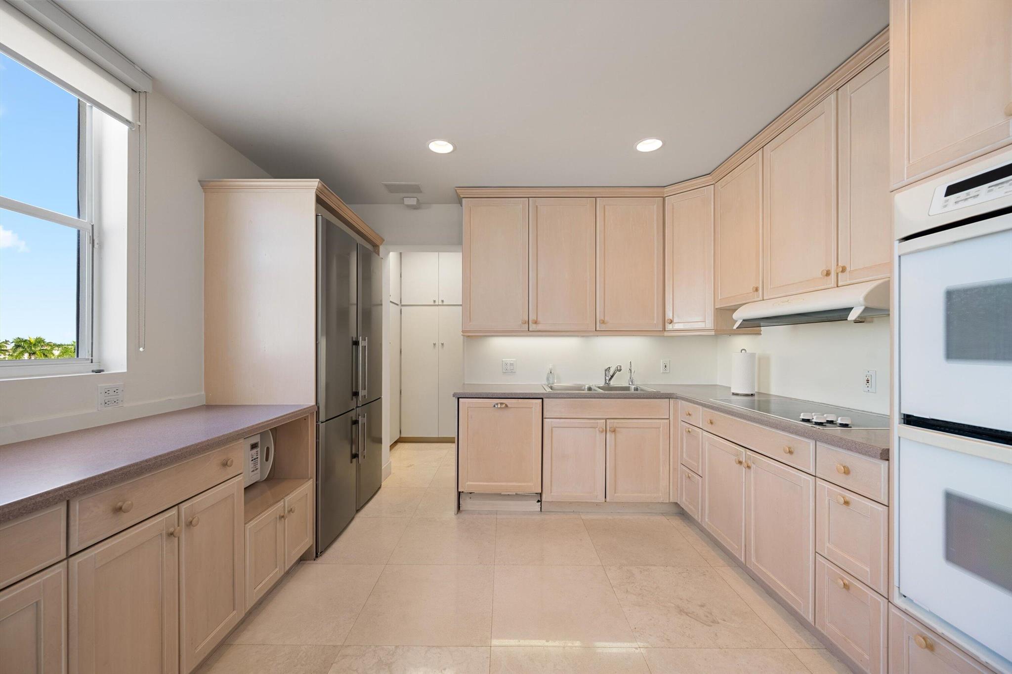 PALM BEACH TOWERS COND - Residential