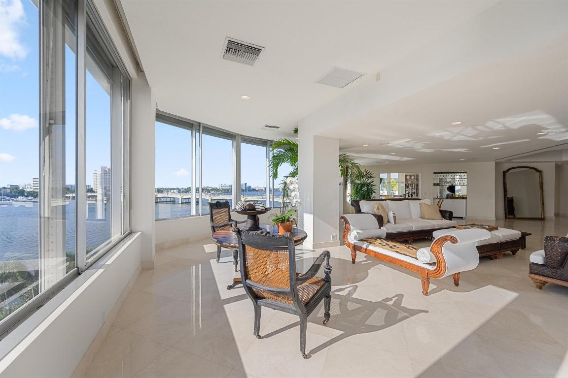 44 Cocoanut Row 514a