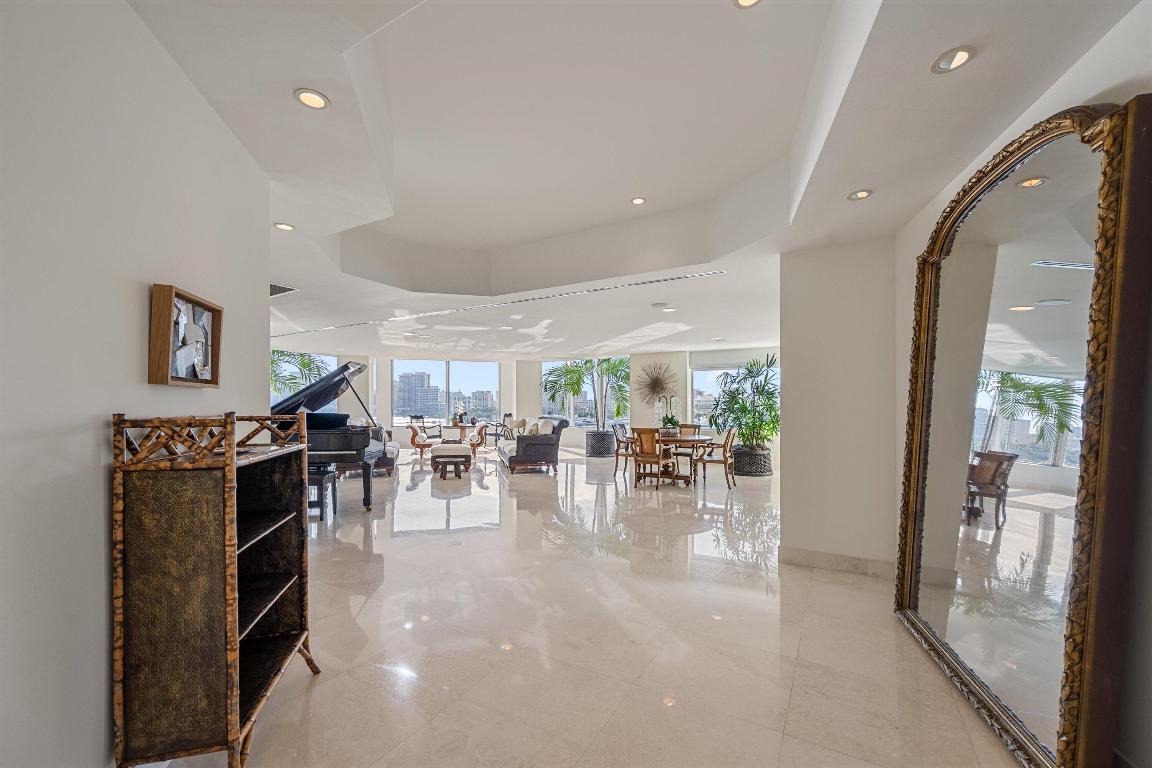 44 Cocoanut Row 514a