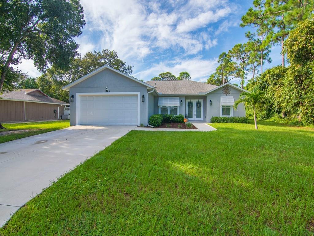 SHOW STOPPER! This 2022 built home is a dream come true. The open floor plan, chef's kitchen with shaker cabinets, a huge island and quartz countertops make this home perfect for entertaining. Other features include vinyl flooring, carpet in bedrooms, large master closet, and impact windows and doors. Enjoy the outdoors relaxing on the covered patio or spending time with the family in the spacious backyard. This lot is not part of the community POA, Buyer can join for access to community amenities. Professional photos coming
Close