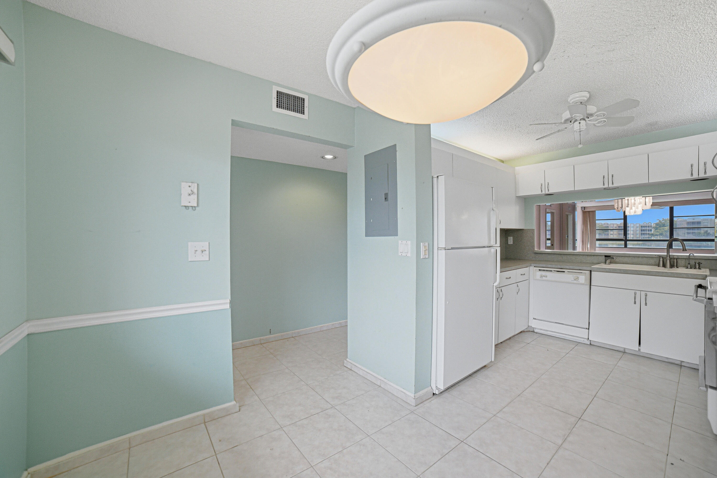 10442 E Clairmont Circle 204