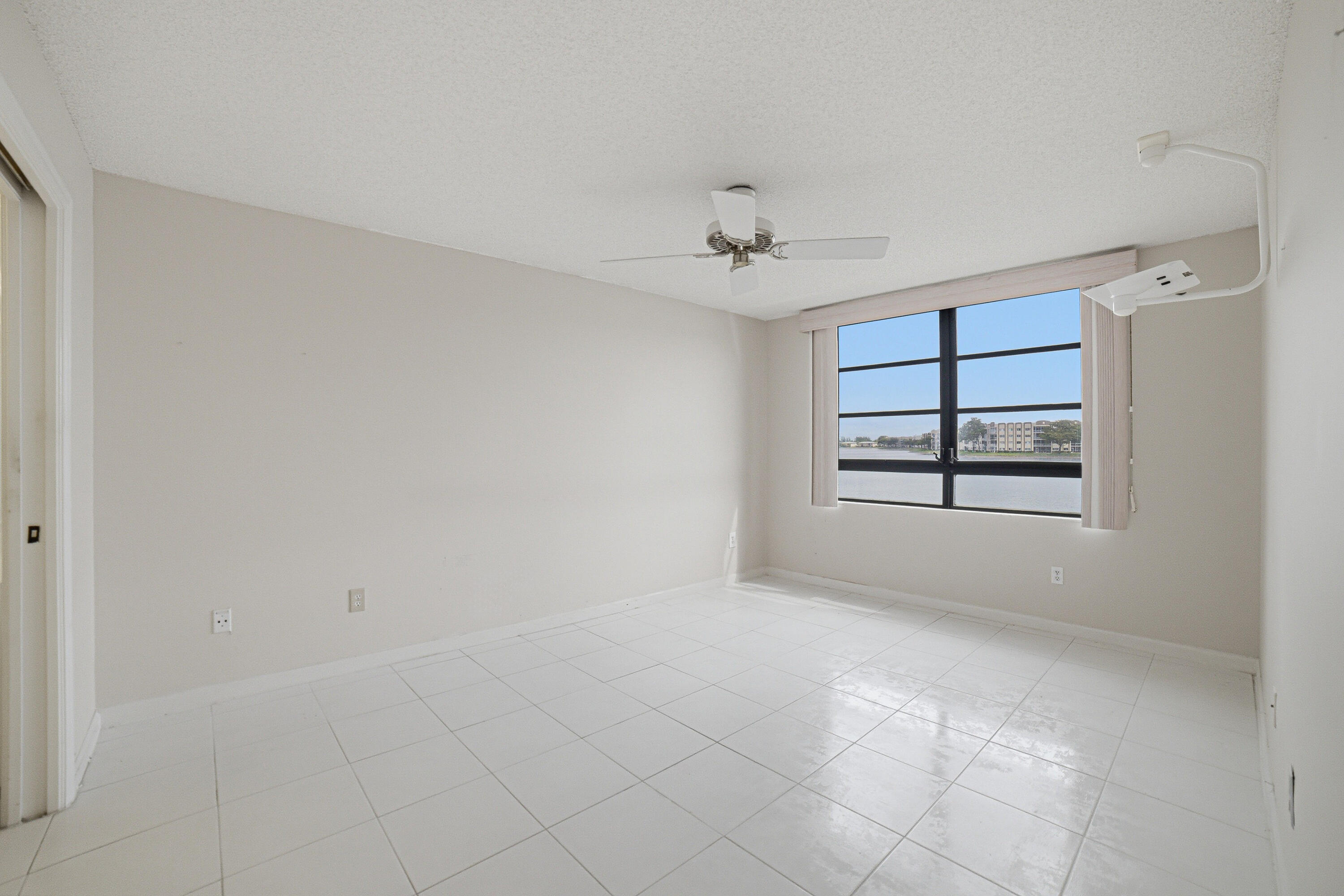 CLAIRMONT CONDOMINIUM @ KINGS POINT IN TAMARAC - Residential