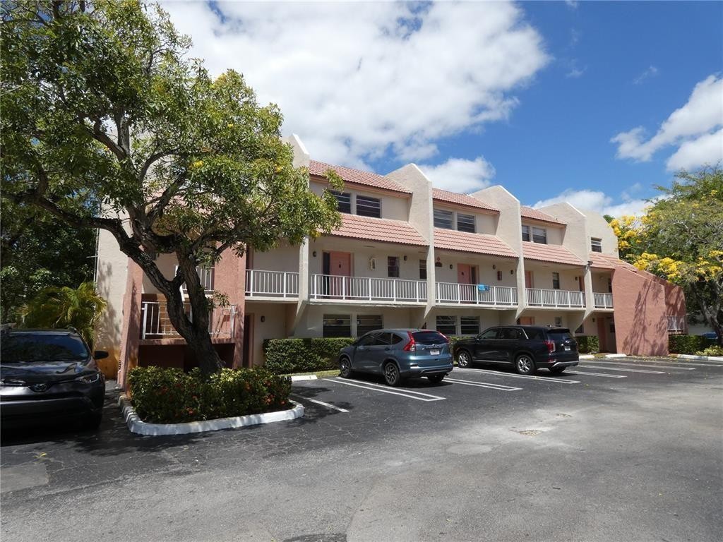 CORAL SPRINGS ESTATES - Residential