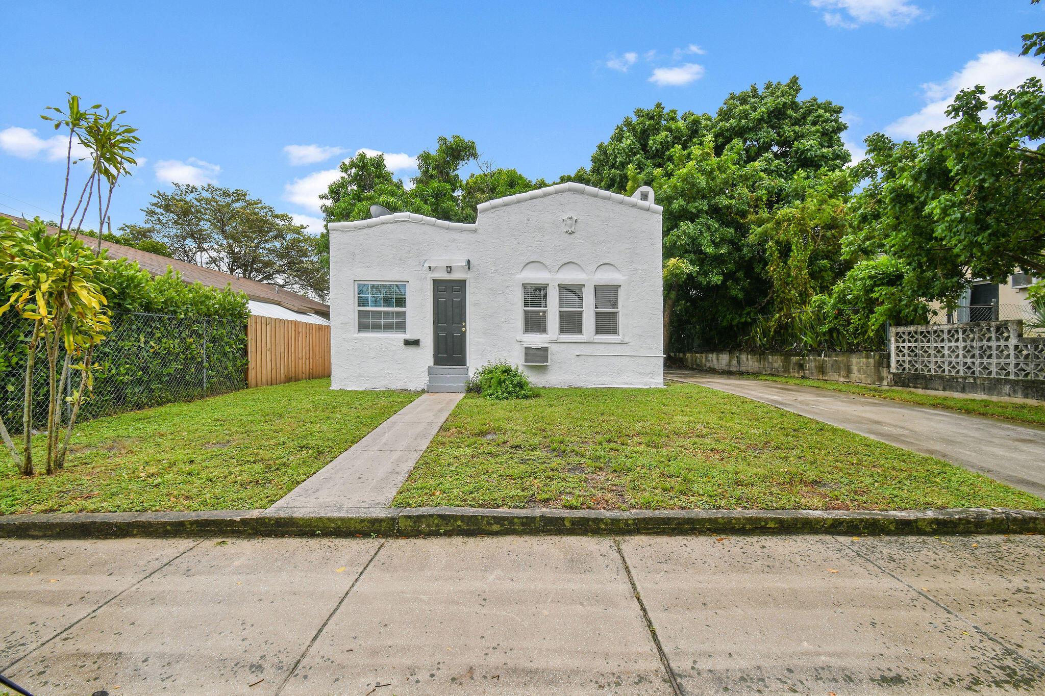 This stunning 2-bedroom, 1-bath home has been completely reimagined with brand-new features throughout. In addition to the bright and spacious layout, enjoy a versatile bonus room perfect as a home office, den, or creative space. The property includes a one-car garage and plenty of extra parking. Ideally located in the heart of downtown, you're just minutes away from dining, shopping, and easy access to major highways--making this the perfect spot for convenient, modern living.