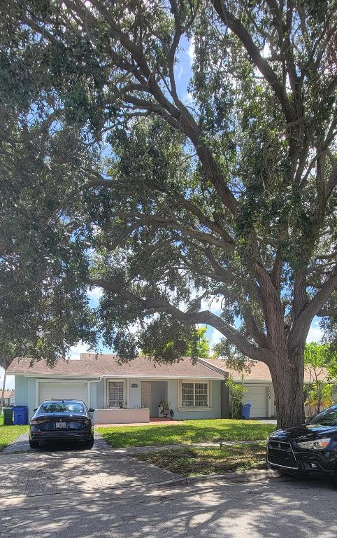 LAKEWOOD ON THE GREEN SEC 2 - Residential