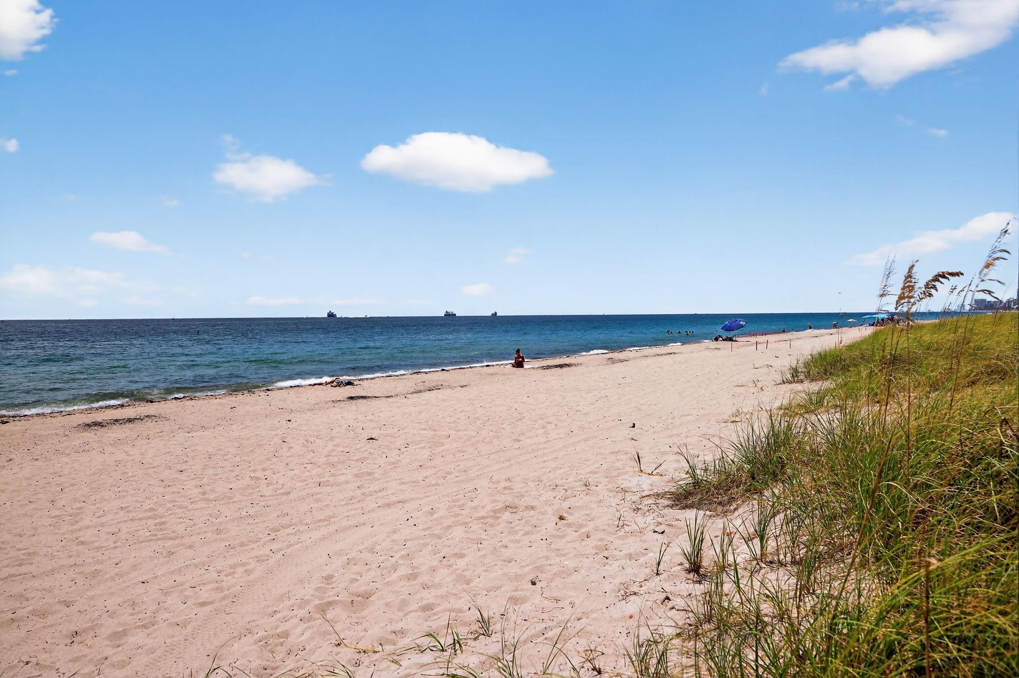 LAUDERDALE BEACH 4-2 B - Residential