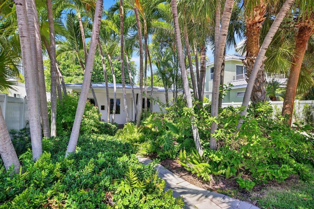 Photo of 2925 N Atlantic Bl Blvd, Fort Lauderdale, FL 33308 (MLS # F10520841)