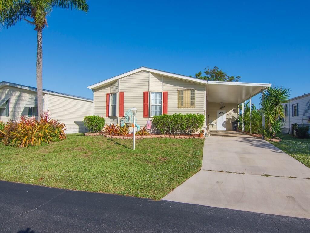 Photo of 508 Thames Bluff Ridge, Fort Pierce, FL 34982 (MLS # R10936160)