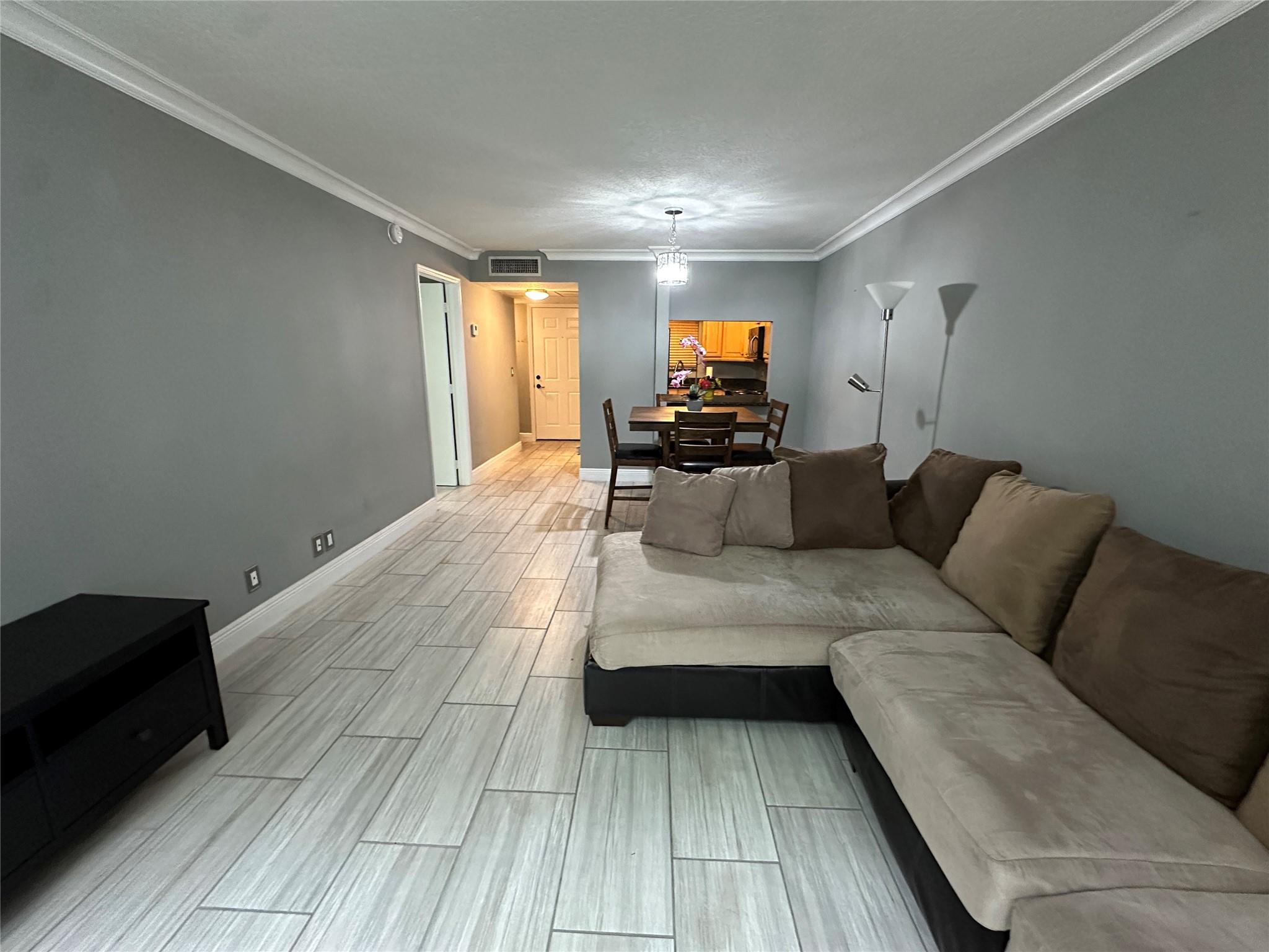 9430 Live Oak Pl 207