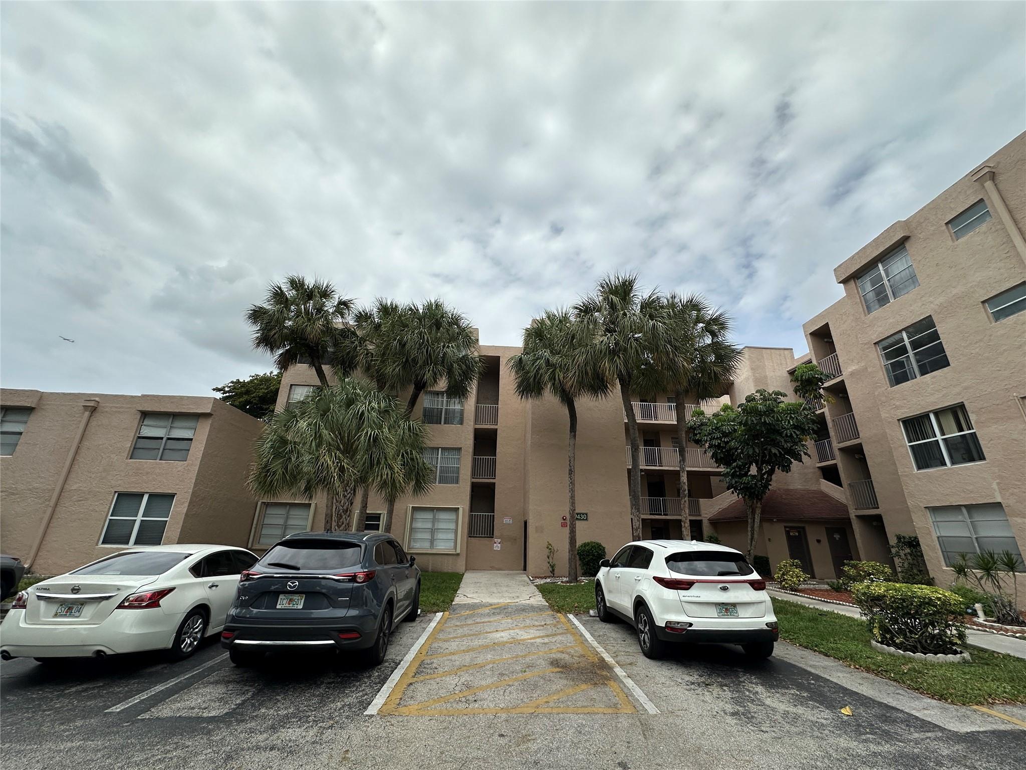 9430 Live Oak Pl 207