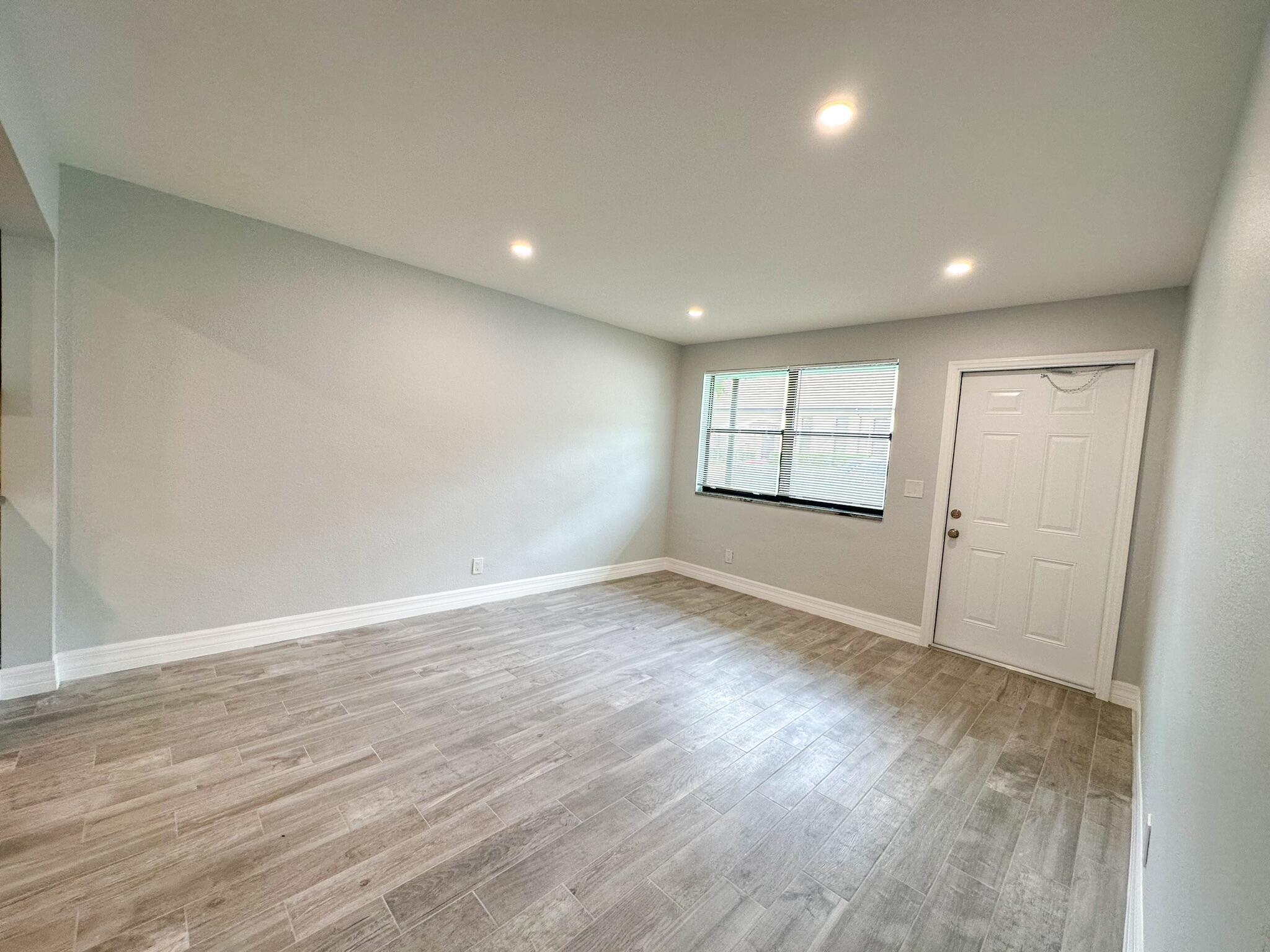 FRESHWATER 11TH & 12TH AVE ADD - Residential Lease