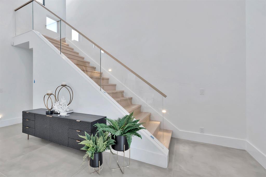 ENCLAVE - Residential