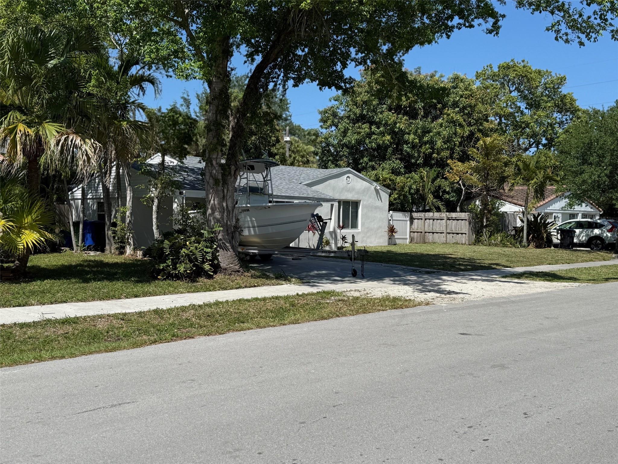 907 SW 17th St