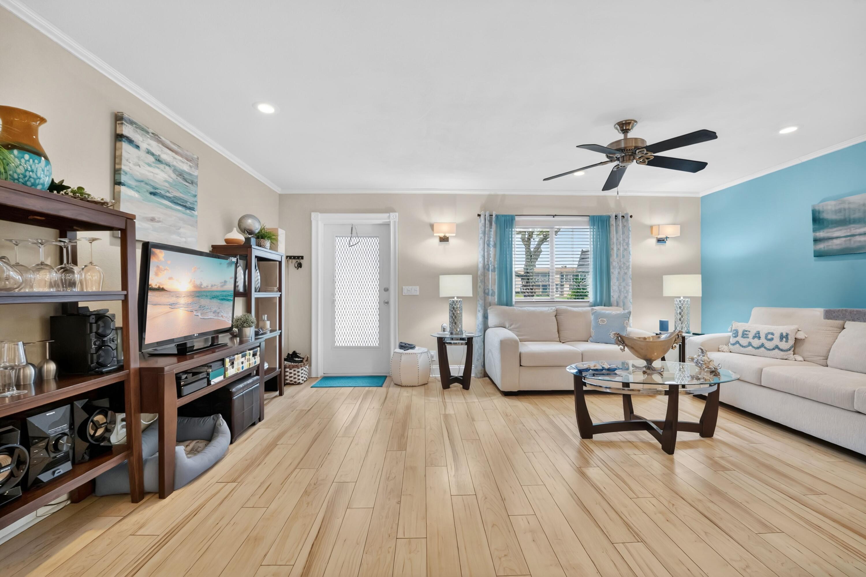 KINGS POINT VALENCIA CONDOS - Residential