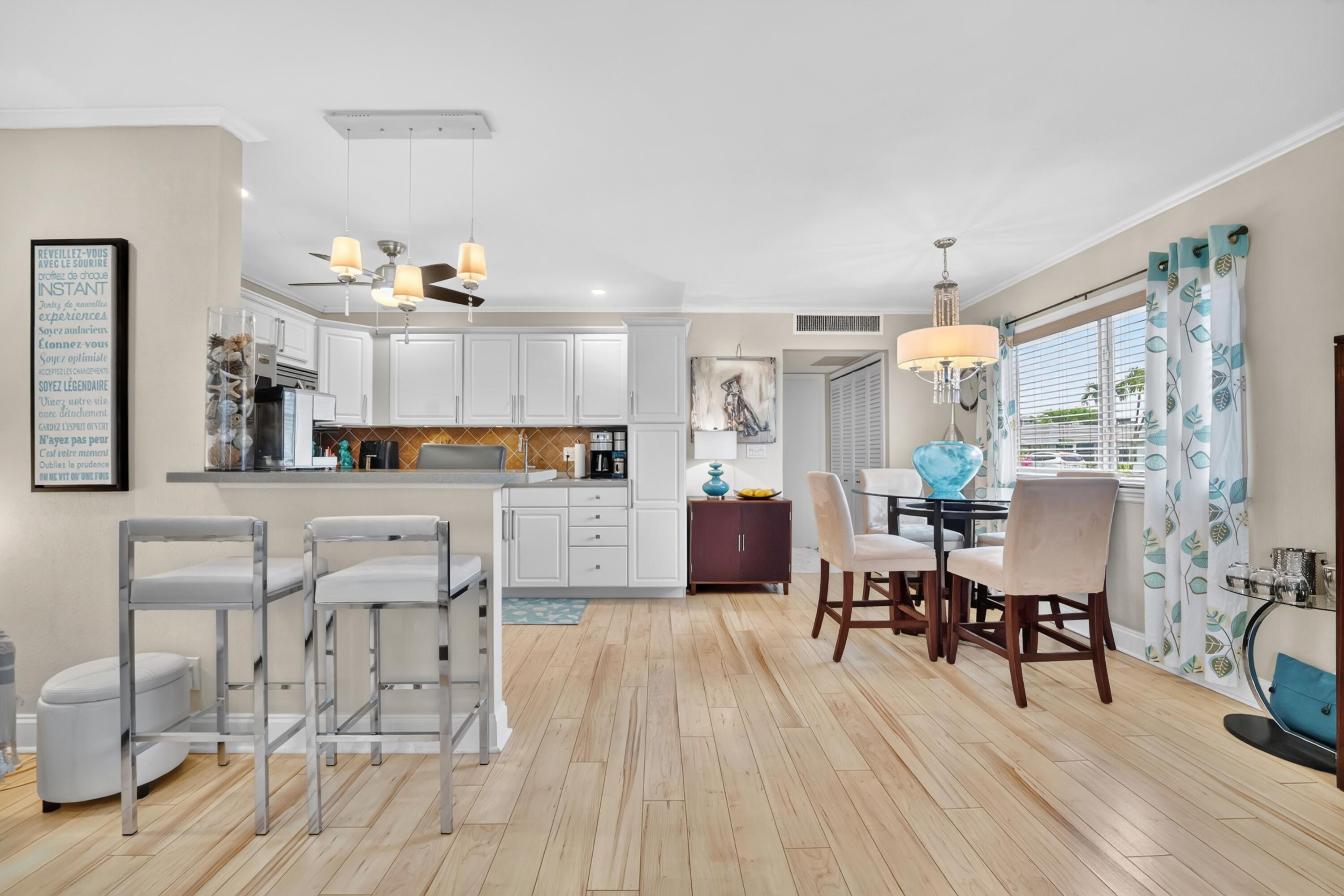 KINGS POINT VALENCIA CONDOS - Residential