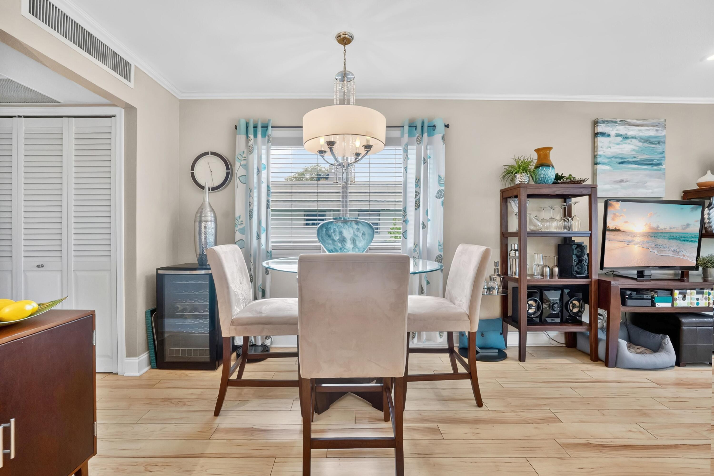KINGS POINT VALENCIA CONDOS - Residential
