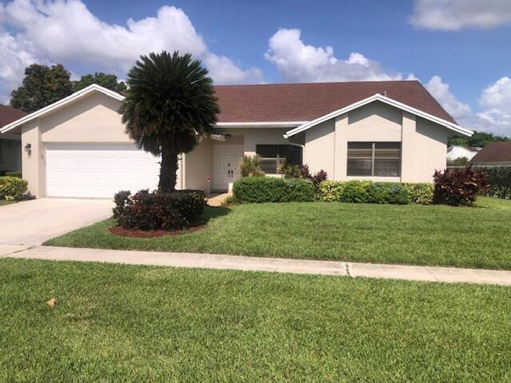 Photo of 7992 Chula Vista Crescent, Boca Raton, FL 33433 (MLS # R11102204)