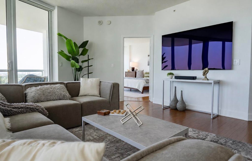 Photo of 111 SE 8th Avenue #1402, Fort Lauderdale, FL 33301 (MLS # B26068092)