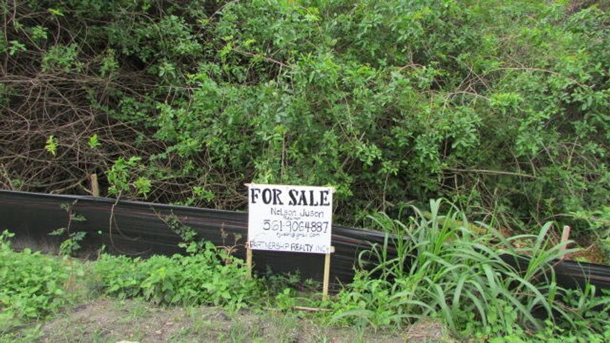 Waterfront Lot with Canal view
4.26 acres total area of lot 32 and lot 33
Great Opportunity for the Lucky buyer!!!