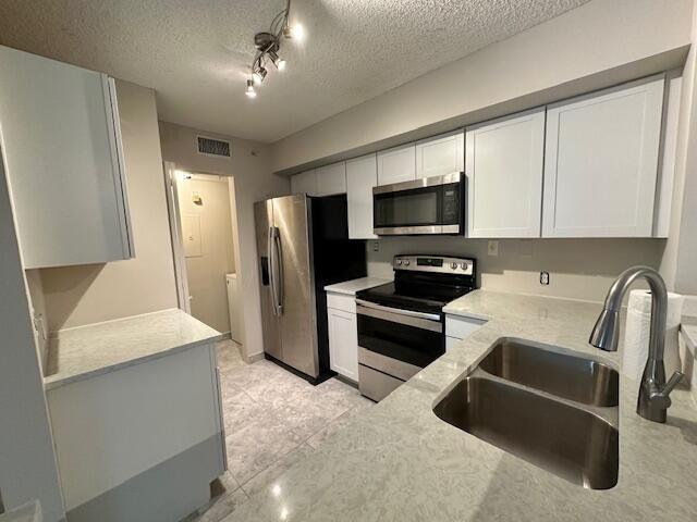 ST ANDREWS AT BOYNTON BEA - Residential Lease