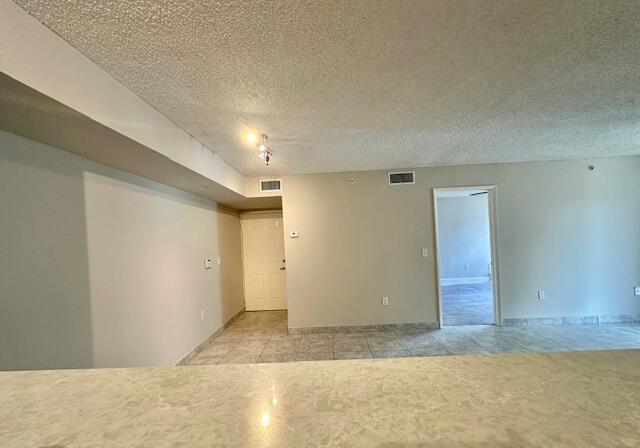 ST ANDREWS AT BOYNTON BEACH CONDO - Residential Lease