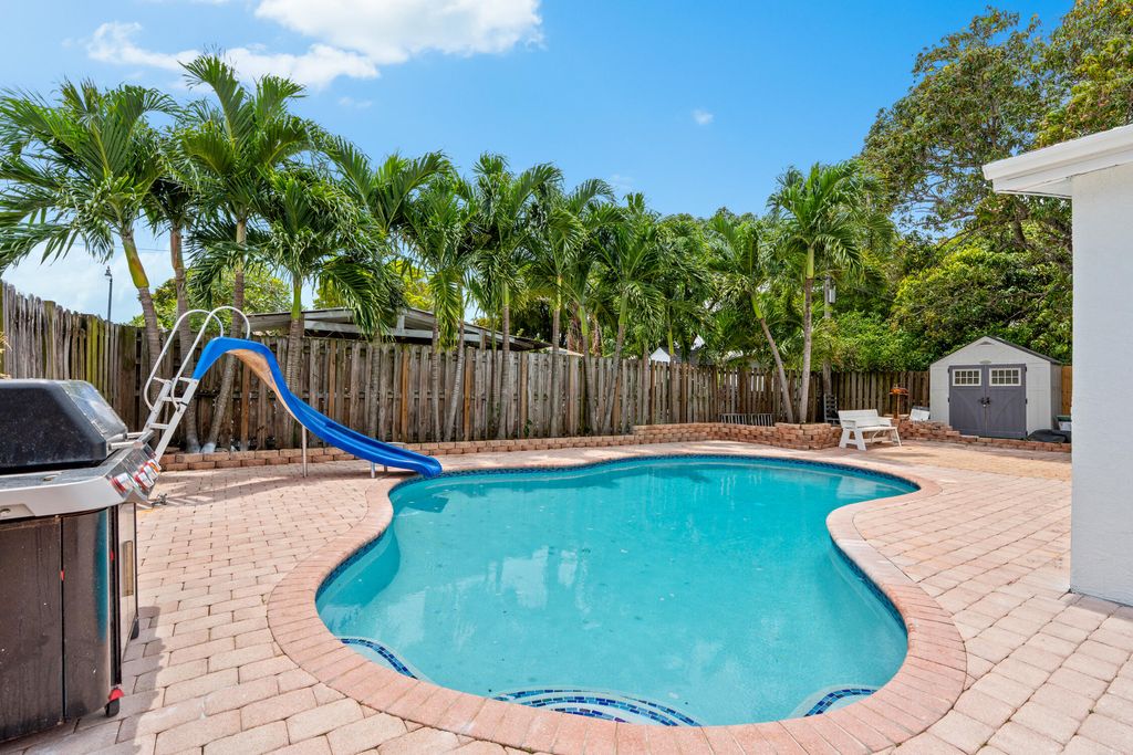 Photo of 340 NE 26th Court, Pompano Beach, FL 33064 (MLS # B26031734)