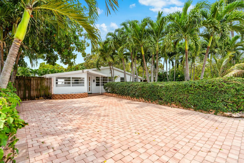 Photo of 340 NE 26th Court, Pompano Beach, FL 33064 (MLS # B26031734)