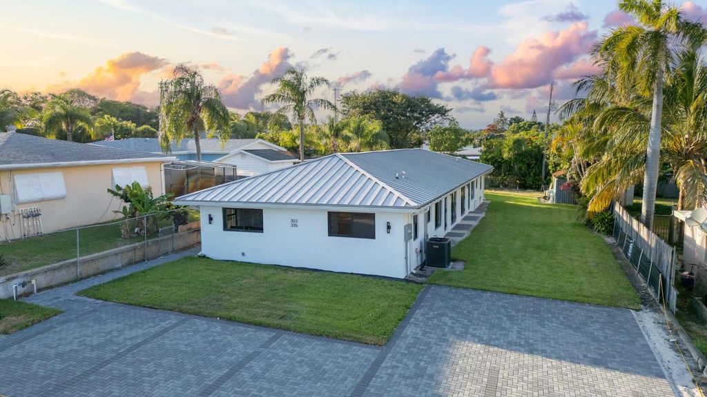 Photo of 303 De Carie Street, Delray Beach, FL 33444 (MLS # R11083540)