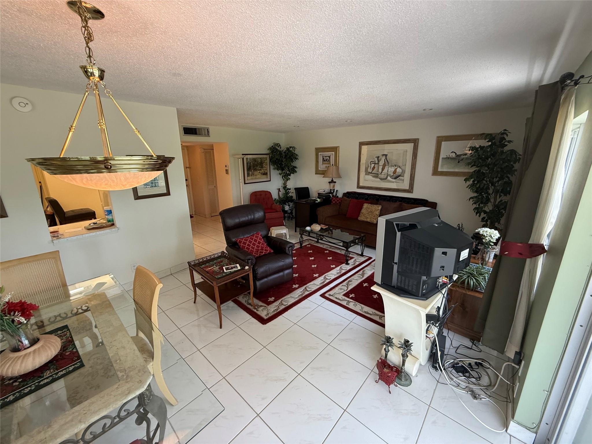 200 Diplomat Pkwy 323