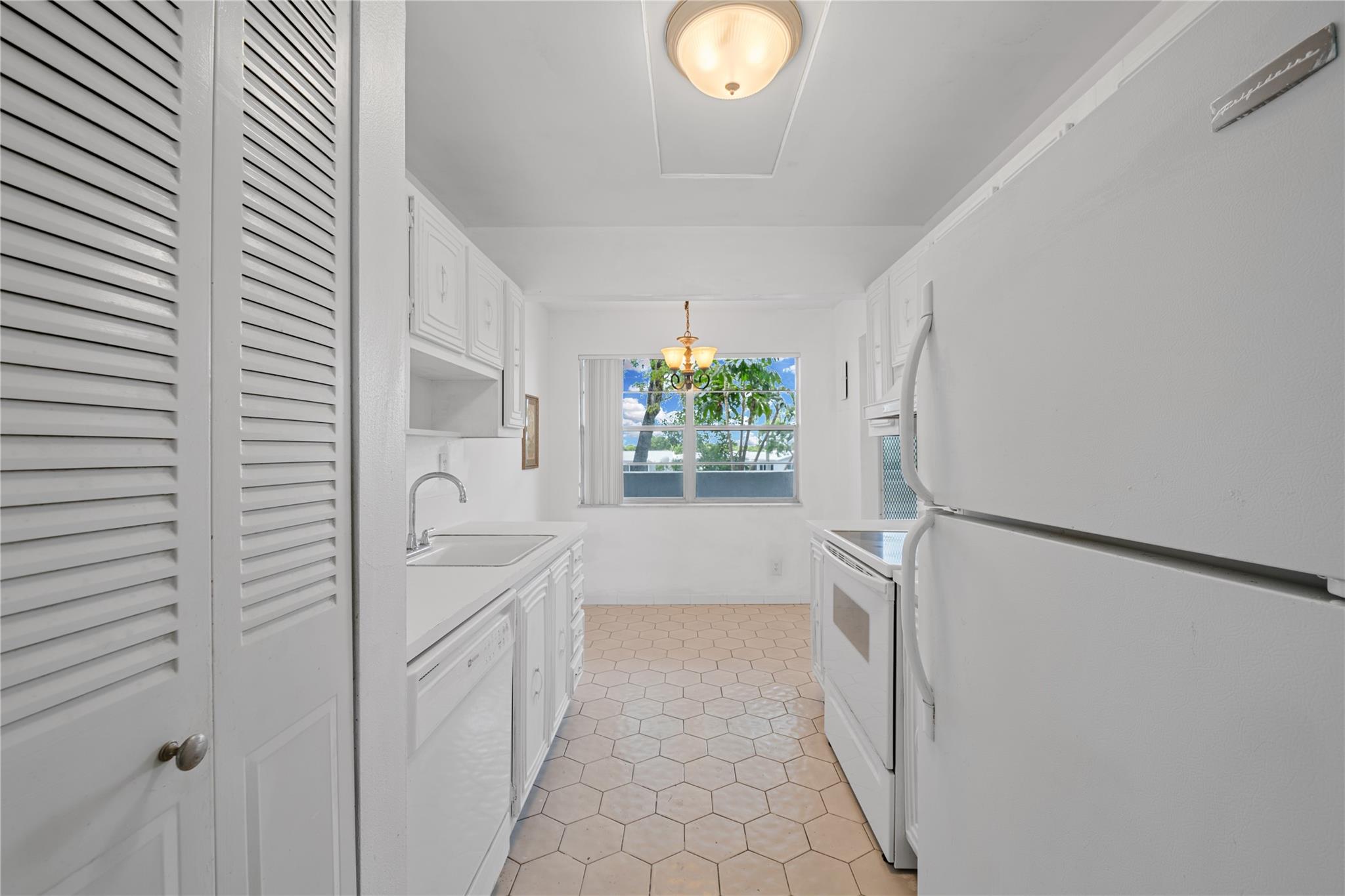 FAIRWAYS OF TAMARAC CONDO - Residential