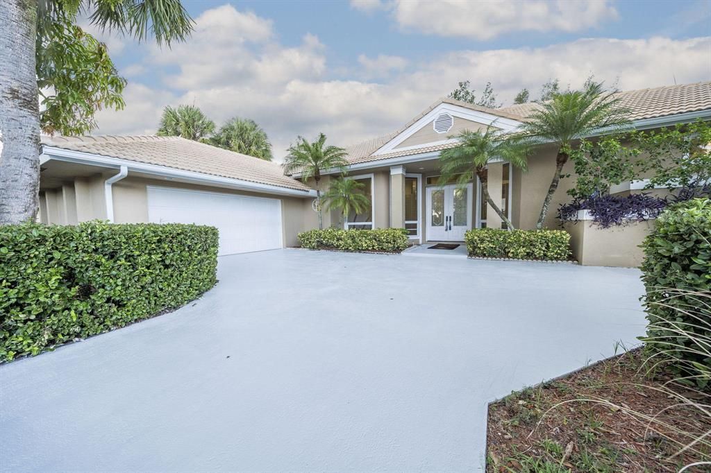 Photo of 203 Thornton Drive, Palm Beach Gardens, FL 33418 (MLS # R10639734)